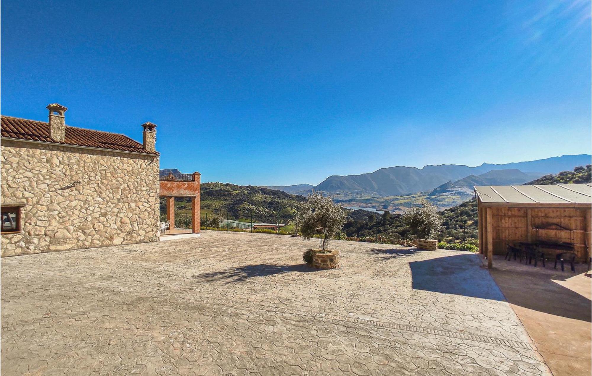 Gorgeous Home In Algodonales With Kitchen Exterior foto